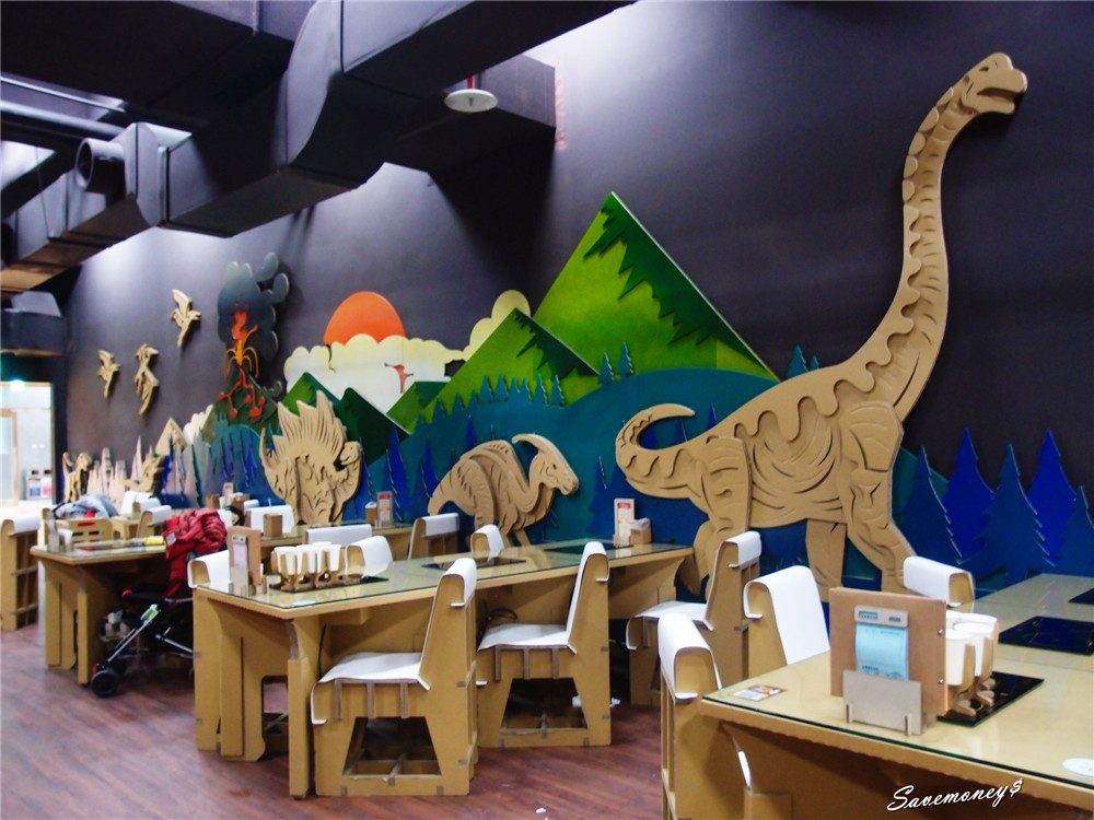 紙箱王博館店｜探險主題餐廳,大人小孩都能搭火車看恐龍