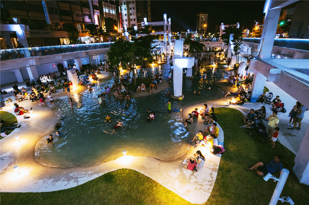 台南景點｜河樂廣場,紅球計畫之一,暑假才開放免費戲水