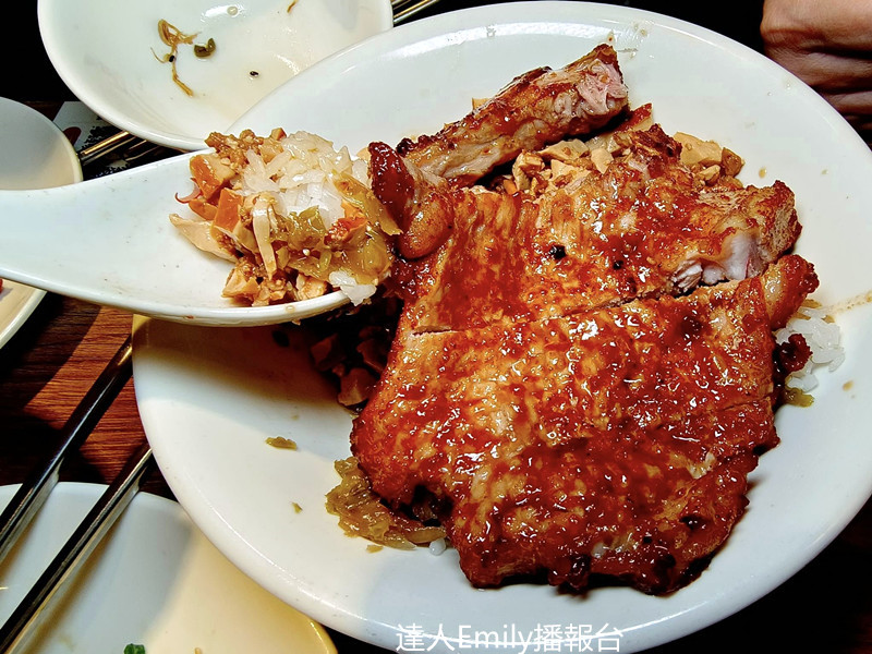 淡水美食｜黑殿排骨飯創始店,飄香50餘年,大家都熟悉的老味道