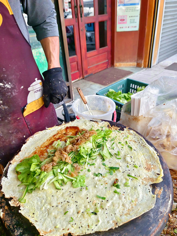 台中水湳市場美食｜西安涼皮雜糧煎餅,$70起就能吃到的美味點心